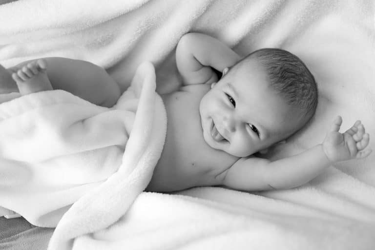 Gérer un bébé difficile est plus difficile pour une mère