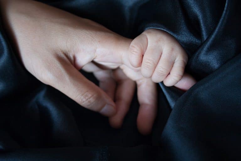 Comment arrêter de craindre de « casser » votre bébé