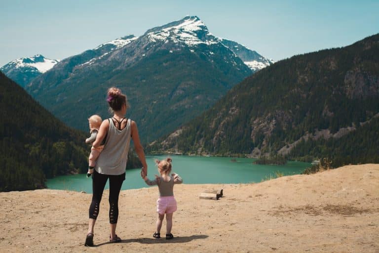 Voyager enceinte : découvrez les risques et les conseils essentiels pour un voyage sécurisé