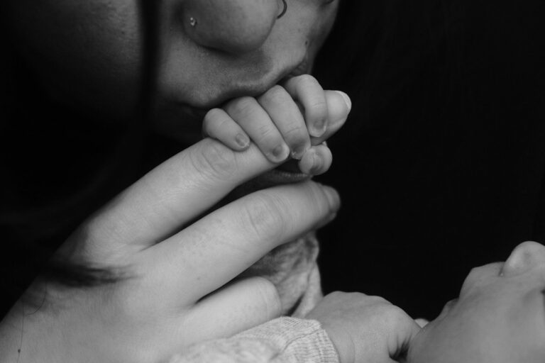 Comment s&rsquo;établit la relation fusionnelle entre une maman et son bébé ?