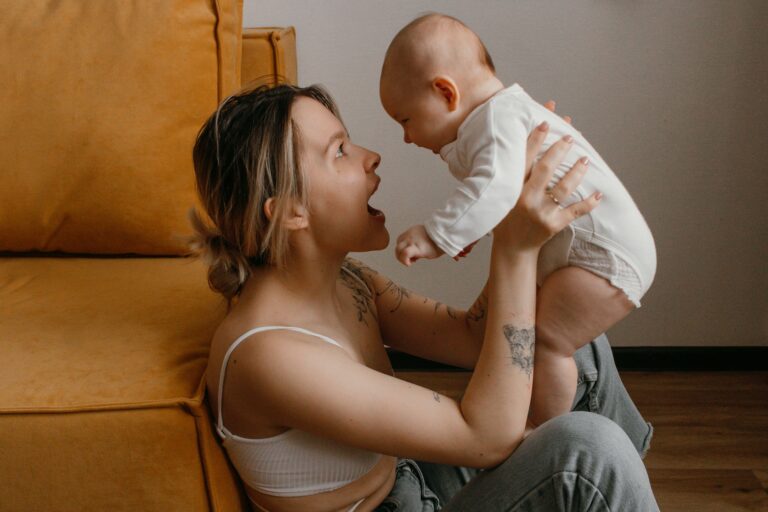 Comment accompagner bébé dans sa découverte du monde ?