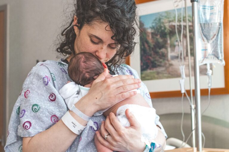 Comment la relation entre une maman et son bébé évolue-t-elle constamment ?