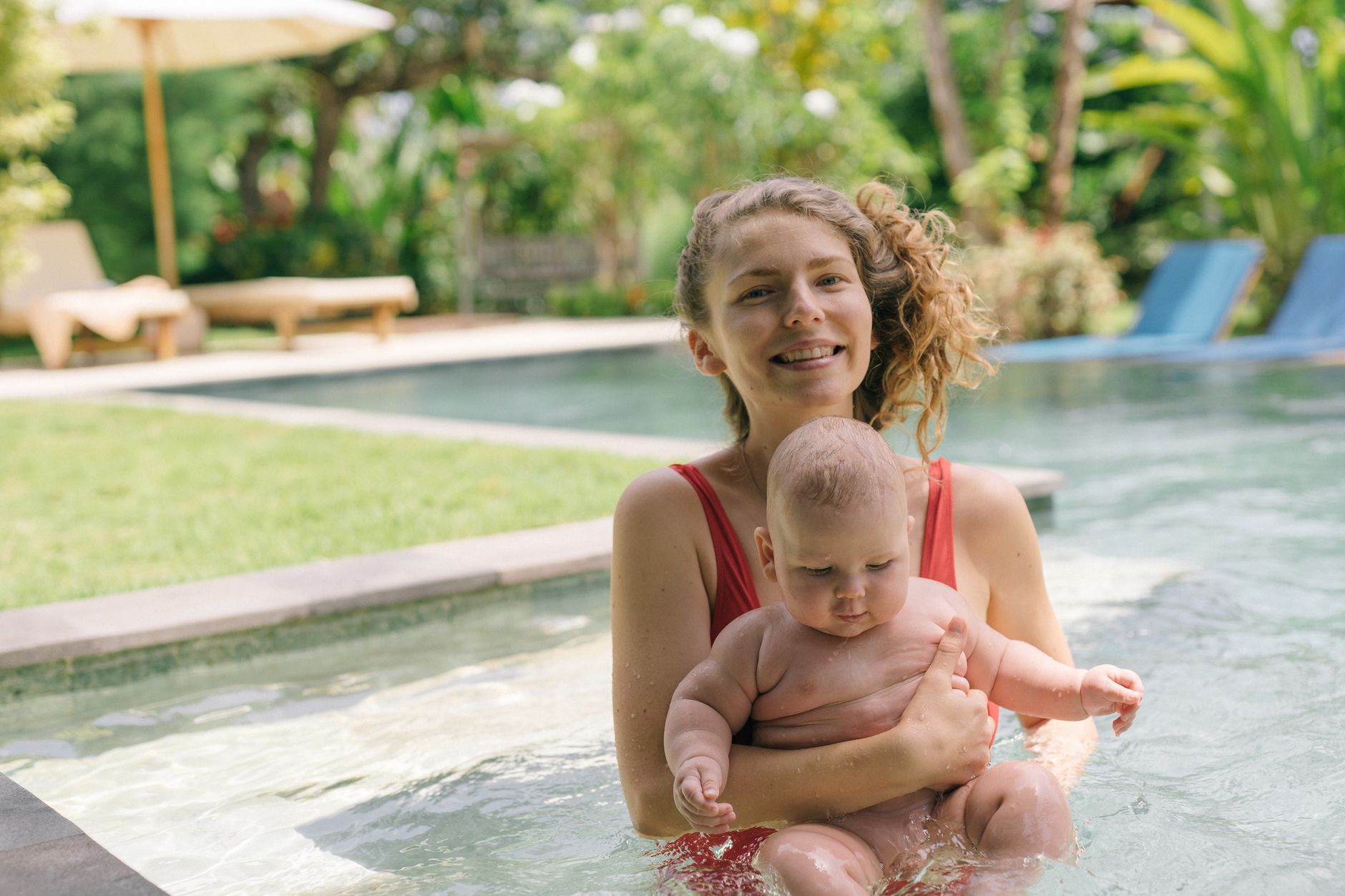 Comment favoriser la complicité entre maman et bébé lors du bain ?
