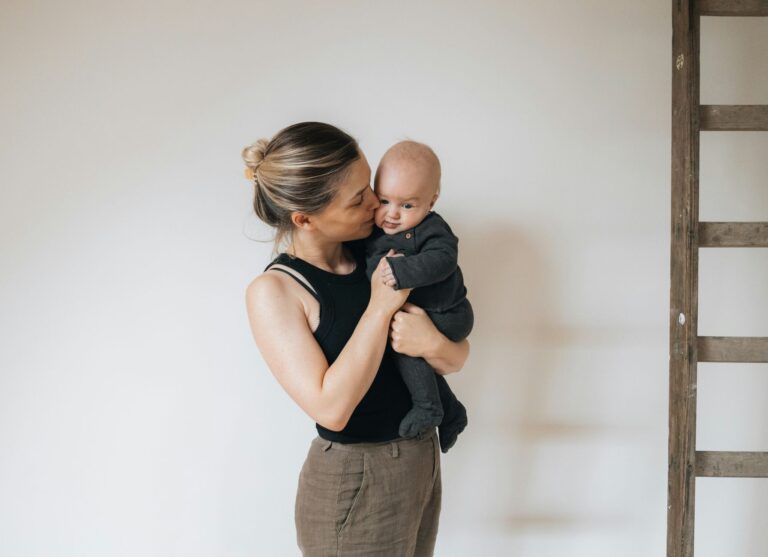 Comment les bébés découvrent-ils le monde qui les entoure ?