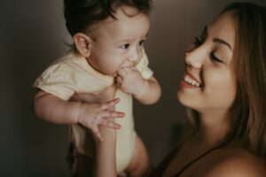 Comment concilier la vie de maman débordée avec bébé et trouver son rythme de croisière ?