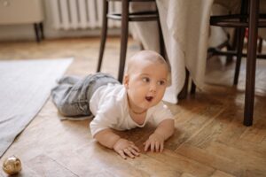 Comment éveiller la curiosité de votre bébé explorateur ?
