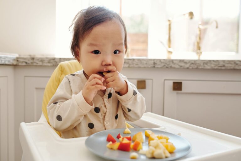 Comment initier bébé aux plaisirs culinaires ?