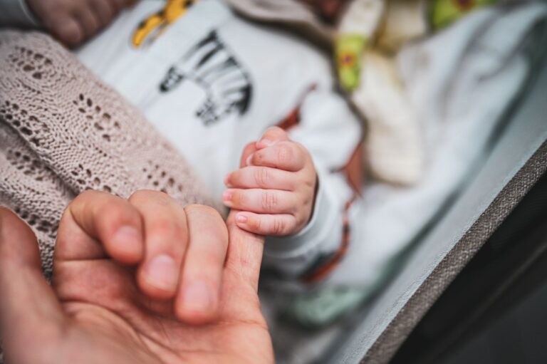 Comment accompagner les découvertes de son bébé qui grandit avec bienveillance ?