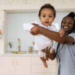 Comment devenir une maman épanouie lors des premières fois avec bébé?