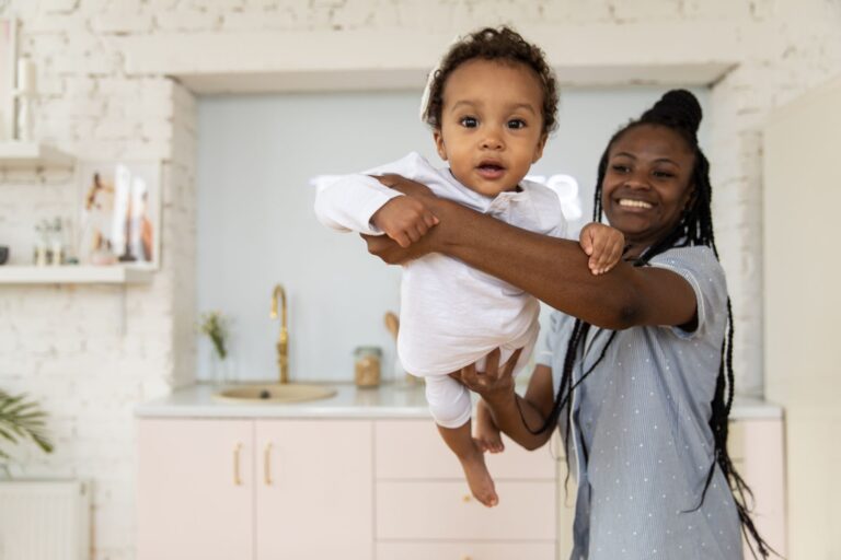 Comment devenir une maman épanouie lors des premières fois avec bébé?