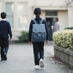 Sac ou cartable à la rentrée : les repères pour ménager le dos des enfants